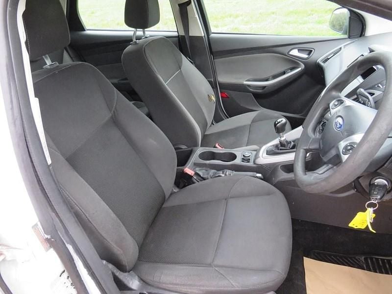 Used Ford Focus 115 HP (84 kW) 2015 White Estate