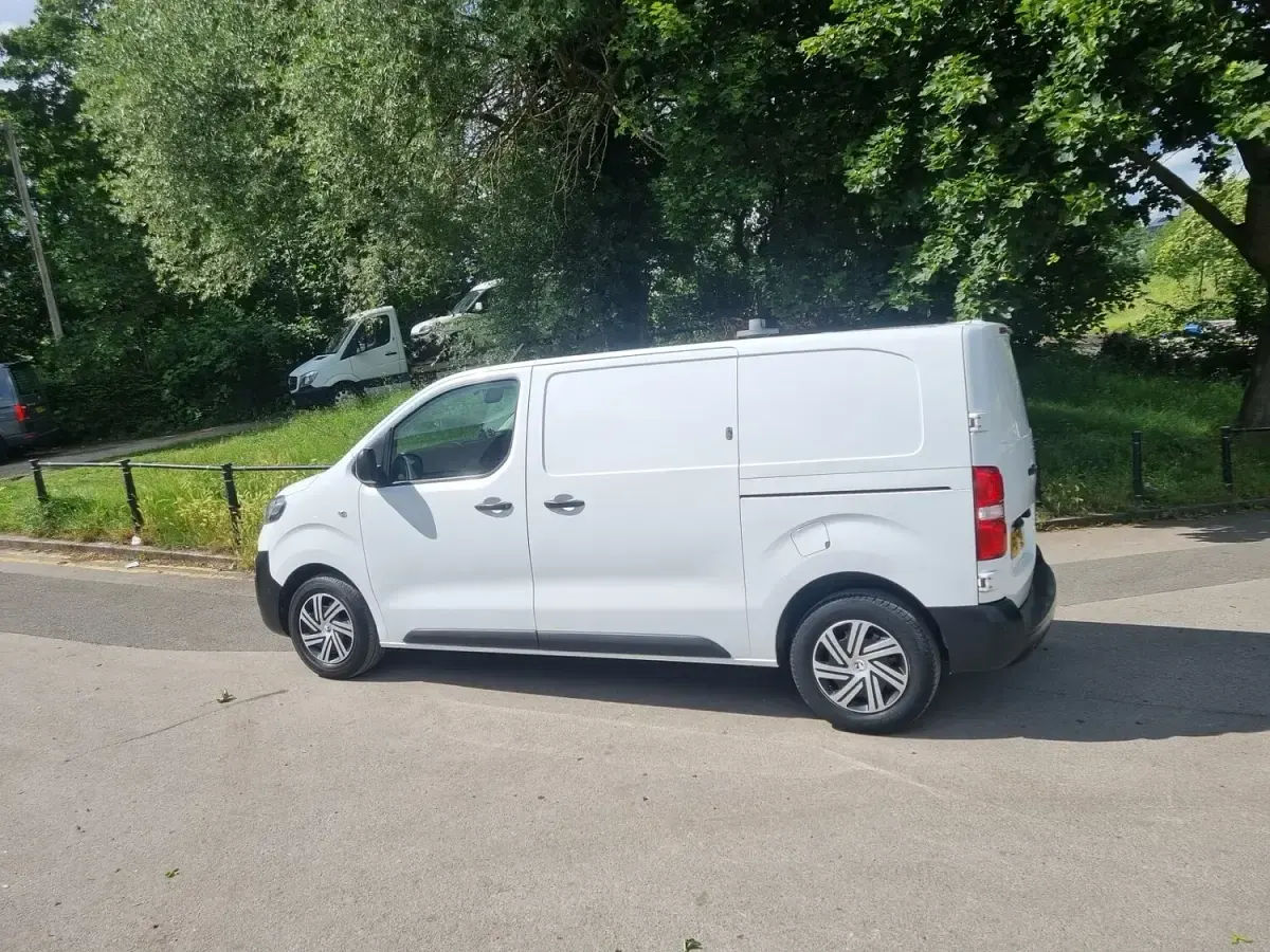 Used Vauxhall Vivaro Edition 100 HP (73 kW) 2019 White MPV