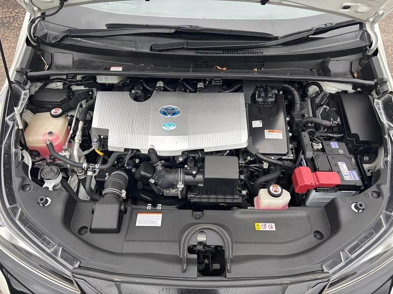 Used Toyota Prius 2025 White Hatchback