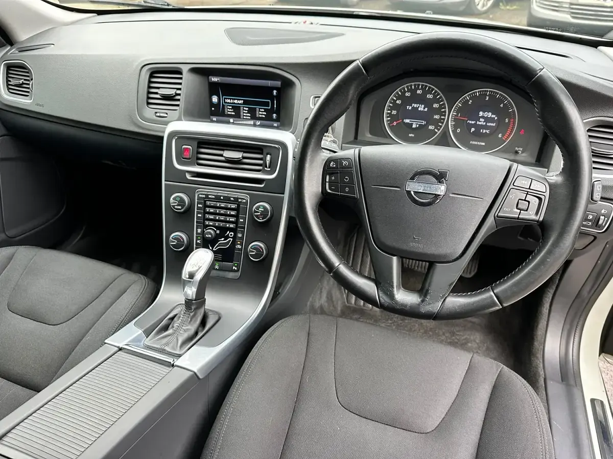 Used Volvo V60 115 HP (84 kW) 2012 White Estate