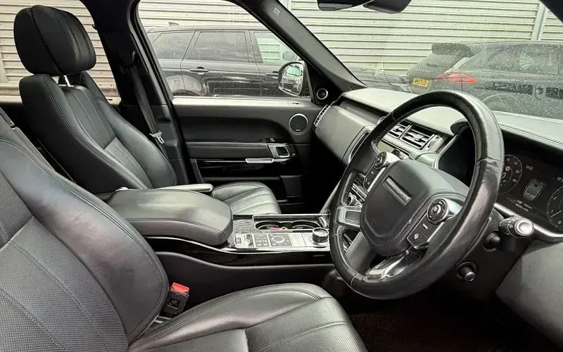 Begagnad Land Rover Range Rover Vogue 306 HK (225 kW) 2017 Grå SUV