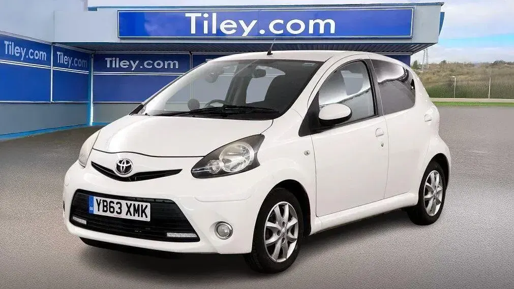 Used Toyota Aygo 68 HP (50 kW) 2013 White Hatchback