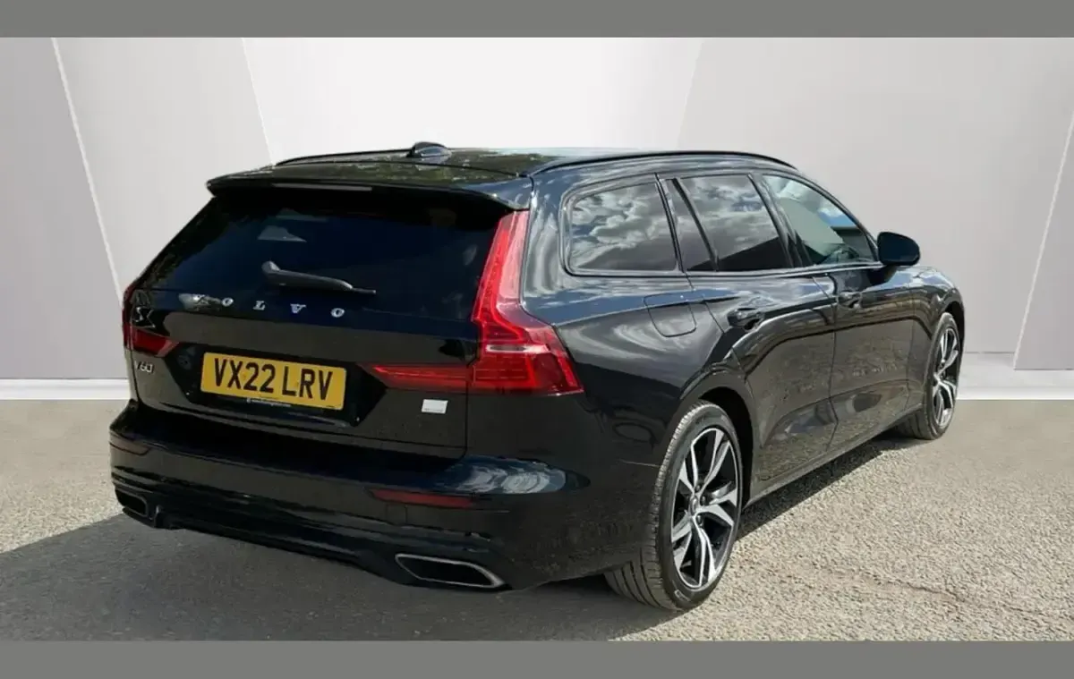 Used Volvo V60 R-Design 350 HP (257 kW) 2022 Black Estate