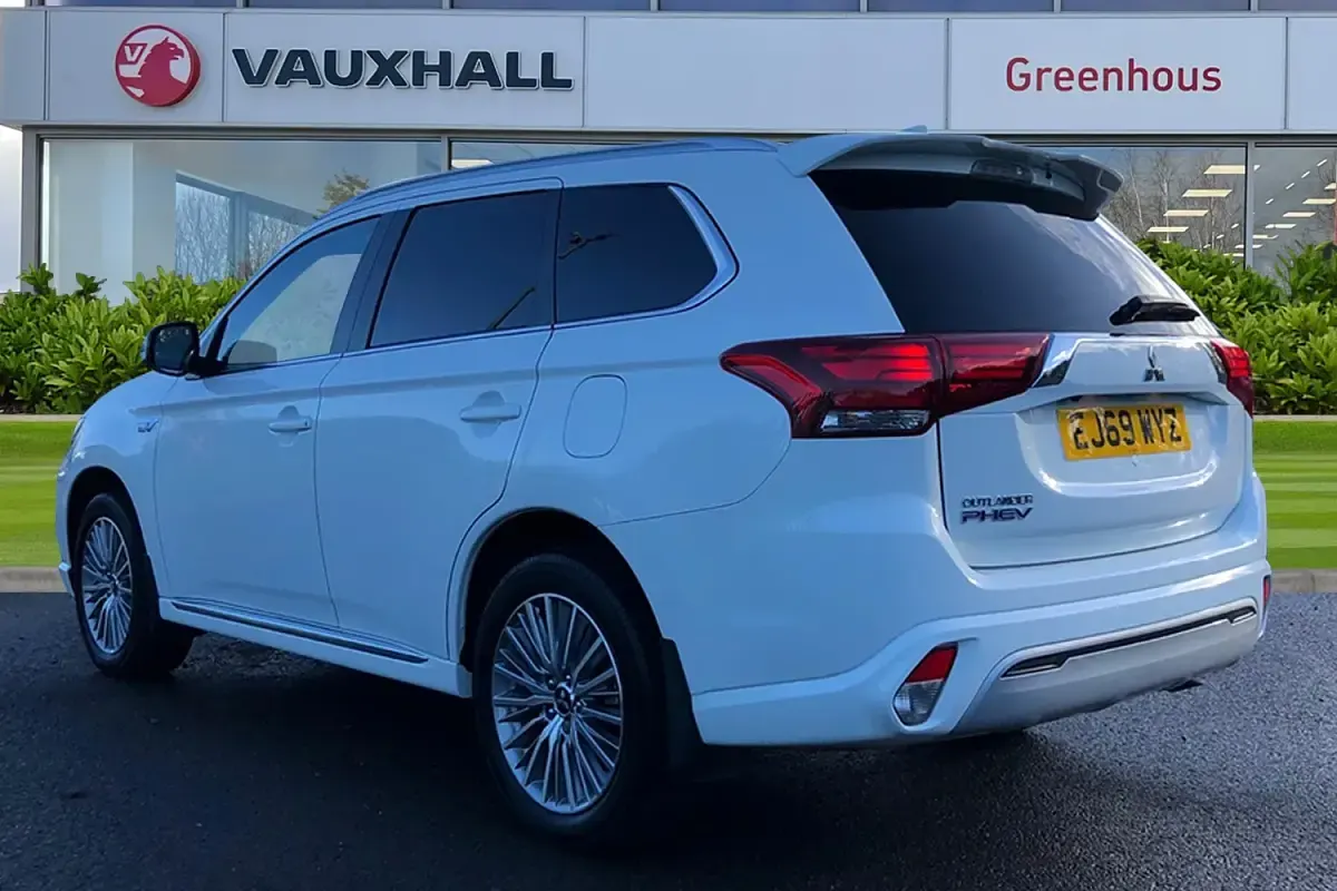 Used Mitsubishi Outlander P-HEV Plus 2020 White Estate