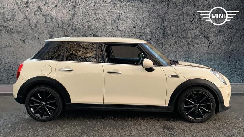 Used Mini Cooper Classic 134 HP (98 kW) 2019 White Hatchback
