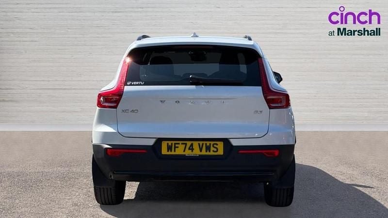 Usado Volvo XC40 Plus 163 HP (119 kW) 2024 Branco SUV