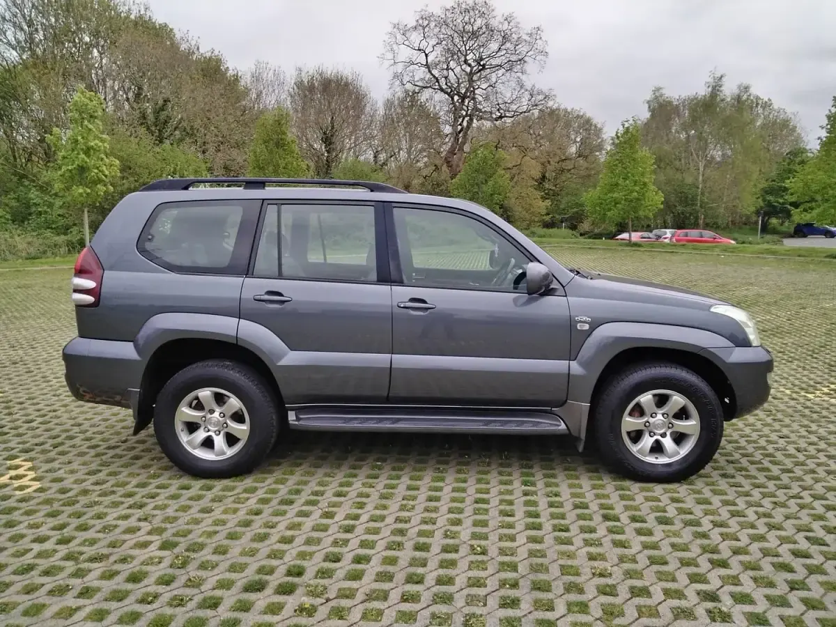 Used Toyota Land Cruiser 2005 Silver SUV