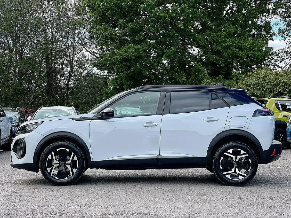 Neu Peugeot 2008 GT 129 PS (94 kW) 2026 Weiß SUV