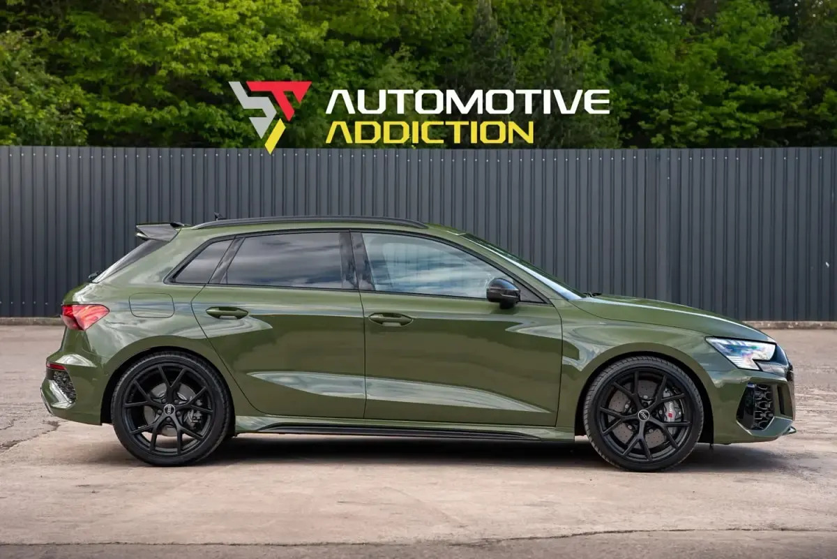 Usado Audi RS3 Comfort 400 HP (294 kW) 2024 Verde Sedan