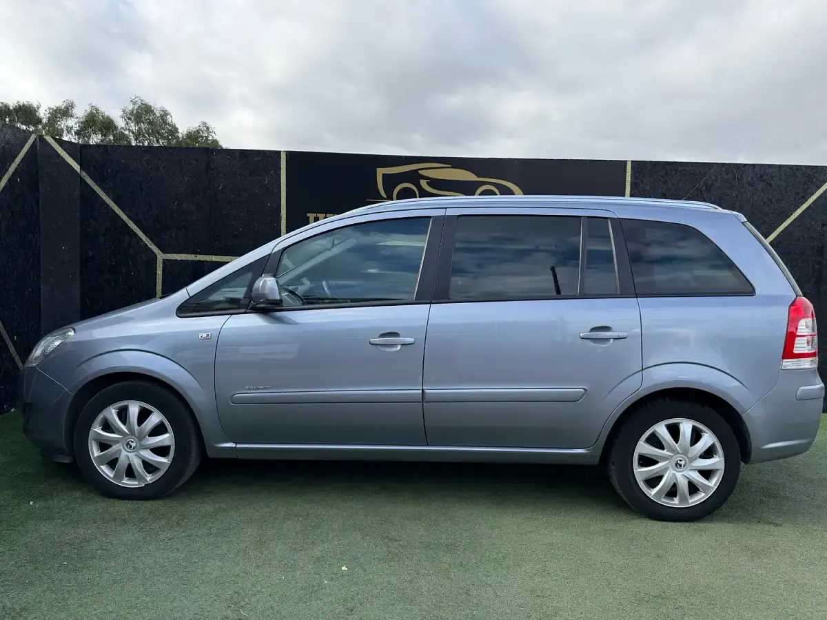 Used Vauxhall Zafira 140 HP (102 kW) 2010 Silver MPV