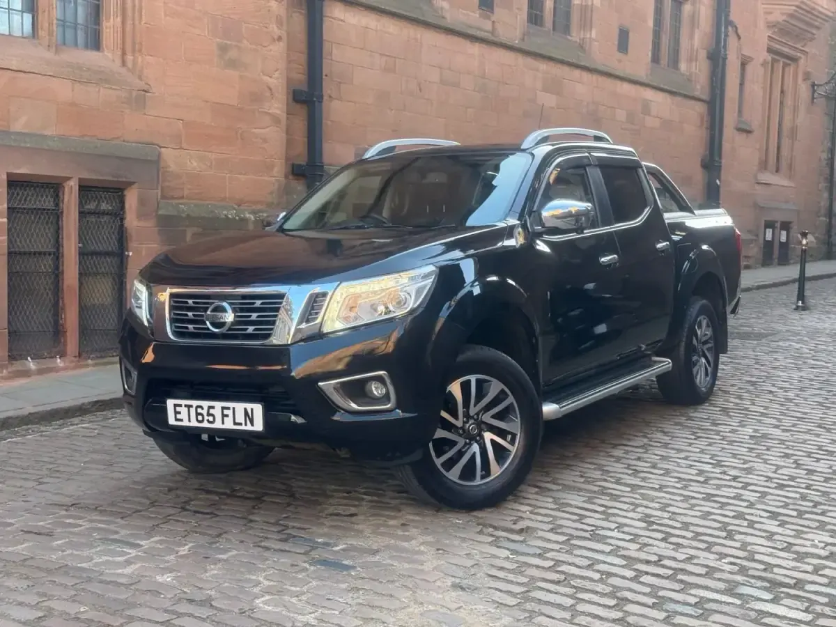 Begagnad Nissan Navara Tekna 190 HK (139 kW) 2016 Svart Pickup