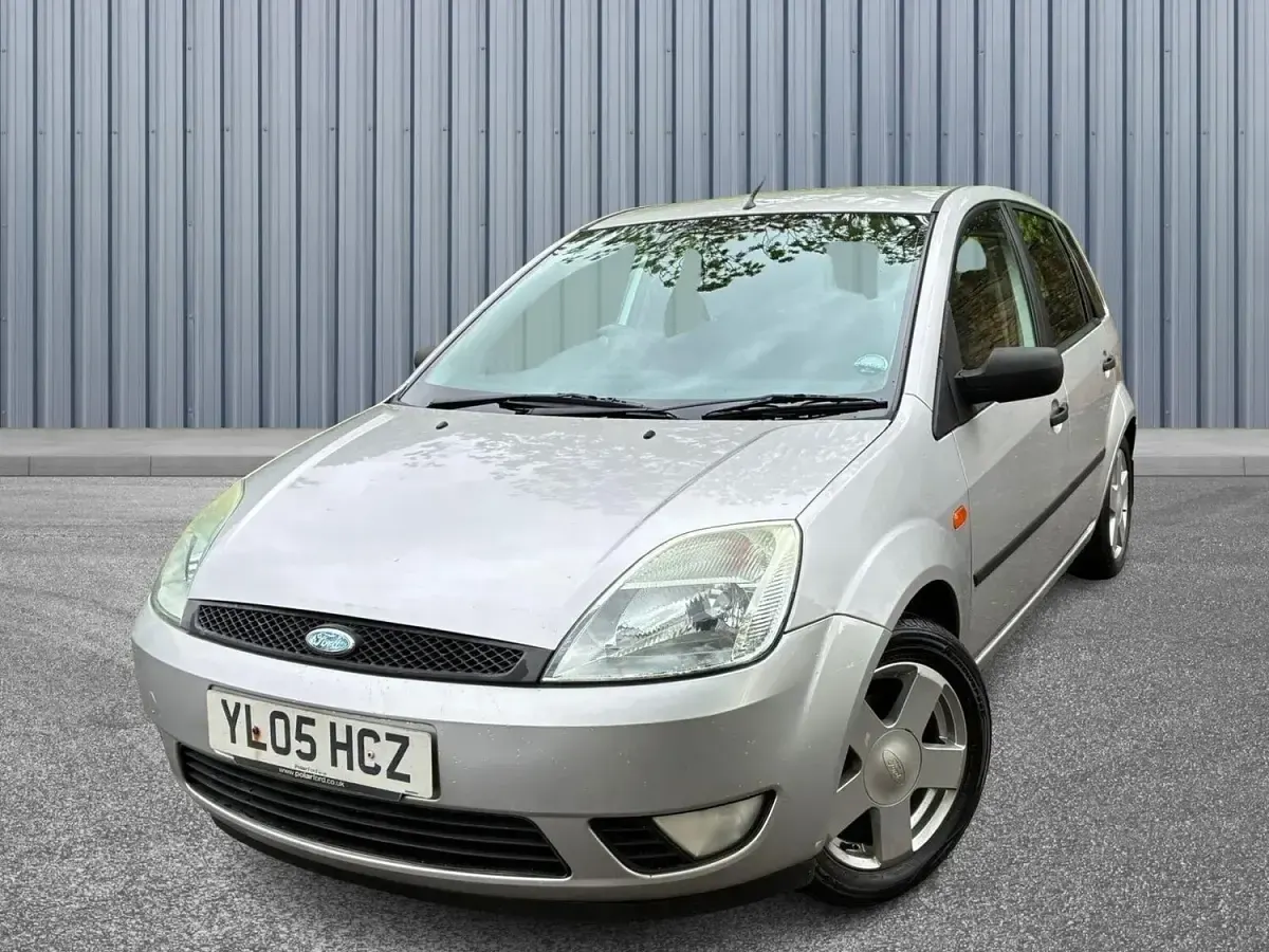 Used Ford Fiesta Zetec 79 HP (58 kW) 2005 Silver Hatchback