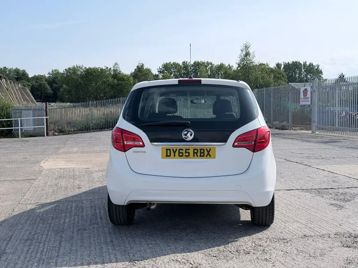 Used Vauxhall Meriva 100 HP (73 kW) 2015 White MPV