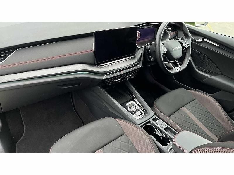 Used Skoda Octavia vRS 265 HP (194 kW) 2025 Green Estate