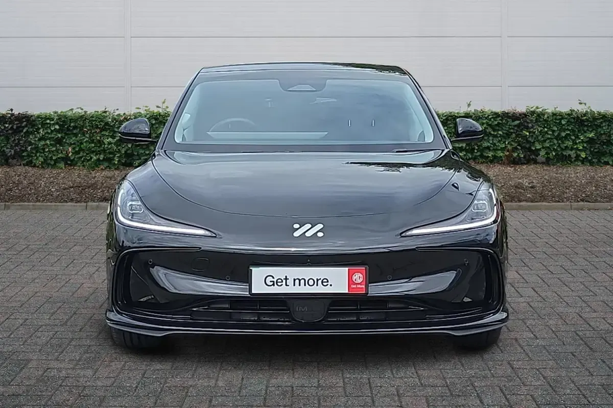 New MG IM5 Performance 553 kW (752 HP) 2026 Metallic  black pearl Hatchback