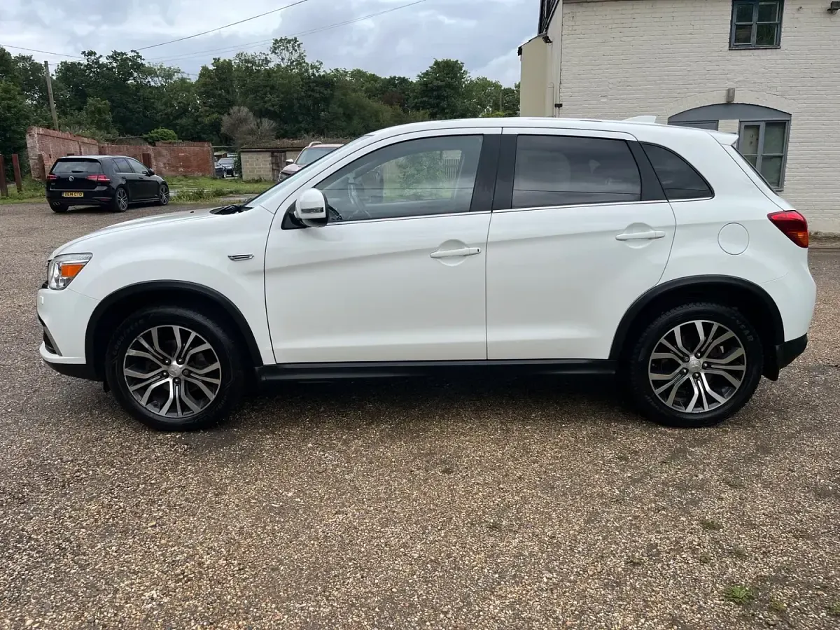 Used Mitsubishi ASX 114 HP (83 kW) 2017 White SUV