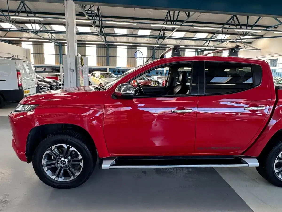 Used Mitsubishi L200 150 HP (110 kW) 2020 Red Pickup