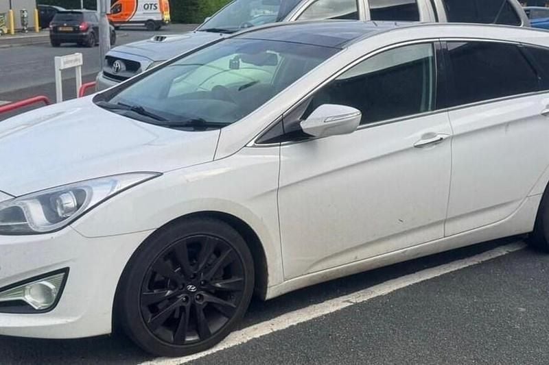 White Used 2013 Hyundai i40 Premium Estate | £4,295 (Fair price) - Image 1/1