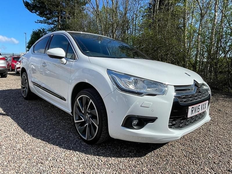Usado Citroën DS4 150 HP (110 kW) 2015 Branco Citadino