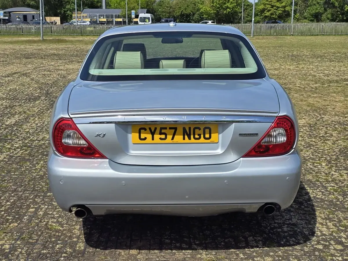 Used Jaguar XJ Sovereign 207 HP (152 kW) 2007 Silver Sedan