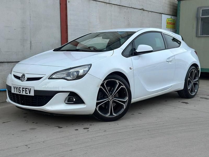 Used Vauxhall Astra GTC Edition 200 HP (147 kW) 2015 White Hatchback