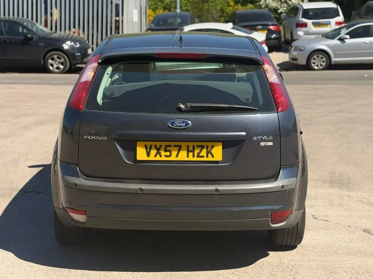 Usado Ford Focus Style 2007 Cinzento Citadino