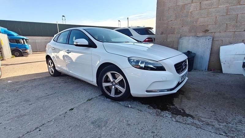 Used Volvo V40 2013 White Hatchback