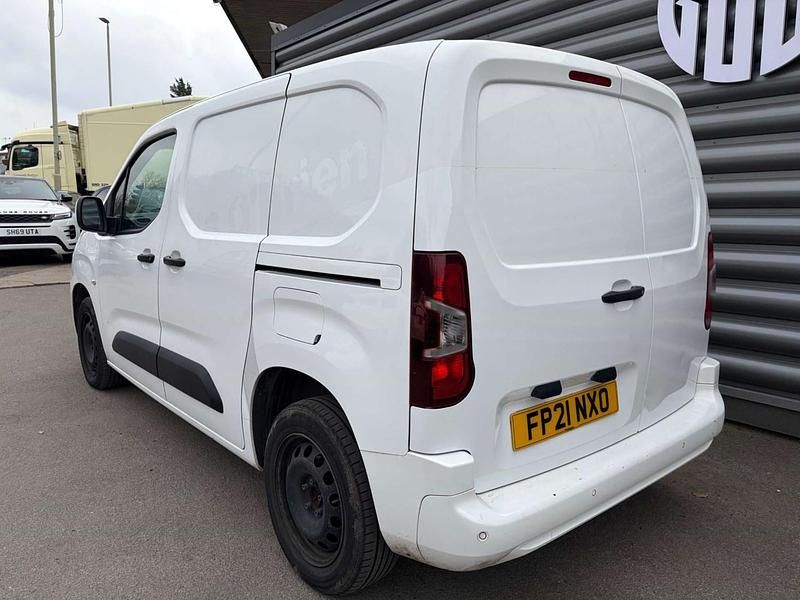 Used Vauxhall Combo Sportive 100 HP (73 kW) 2021 White MPV