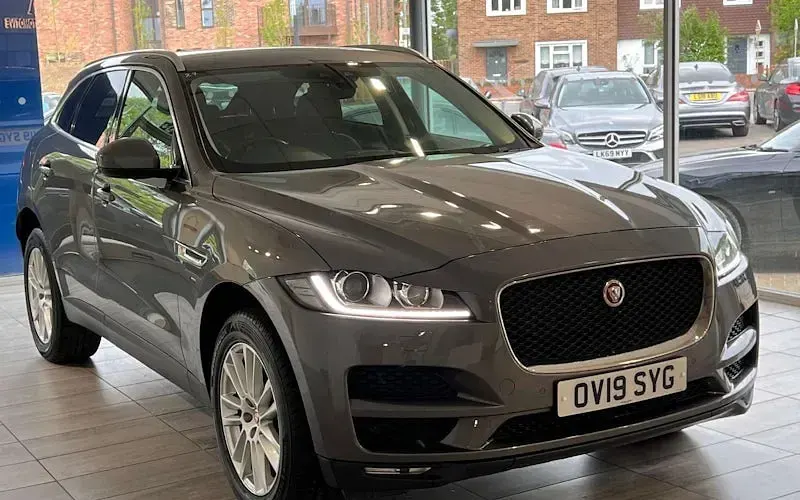 Usado Jaguar F-Pace Portfolio 179 HP (131 kW) 2020 SUV