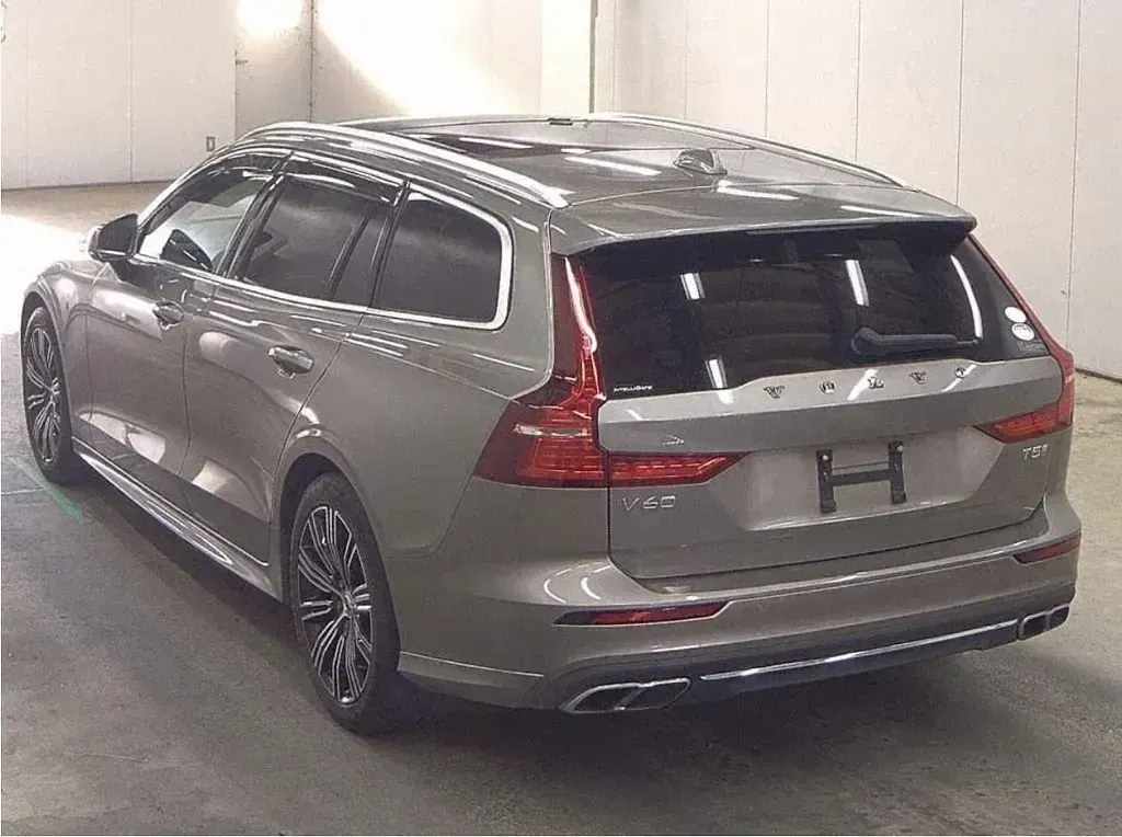 Used Volvo V60 Inscription 2018 Blue Estate