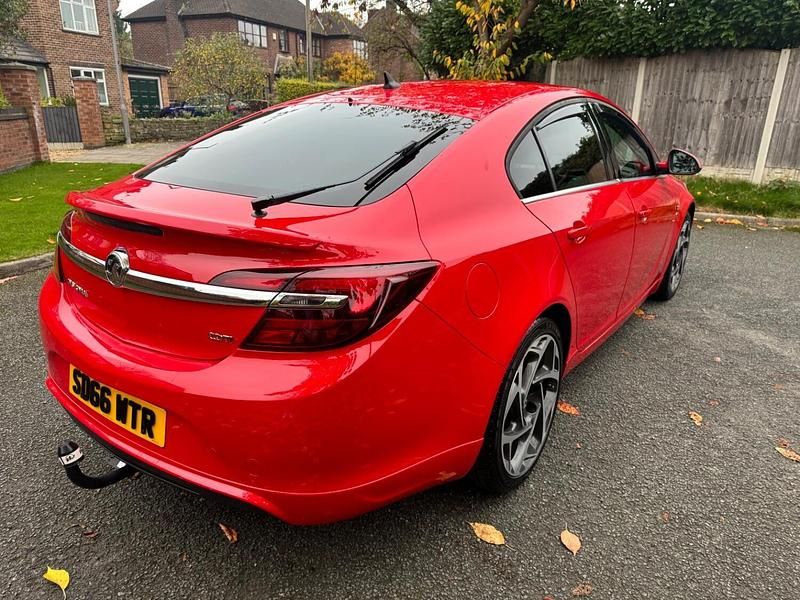Used Vauxhall Insignia SRi 134 HP (98 kW) 2016 Red Hatchback