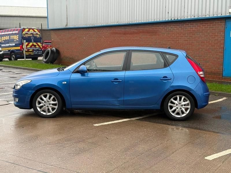 Używany Hyundai i30 108 KM (79 kW) 2009 Niebieski Hatchback