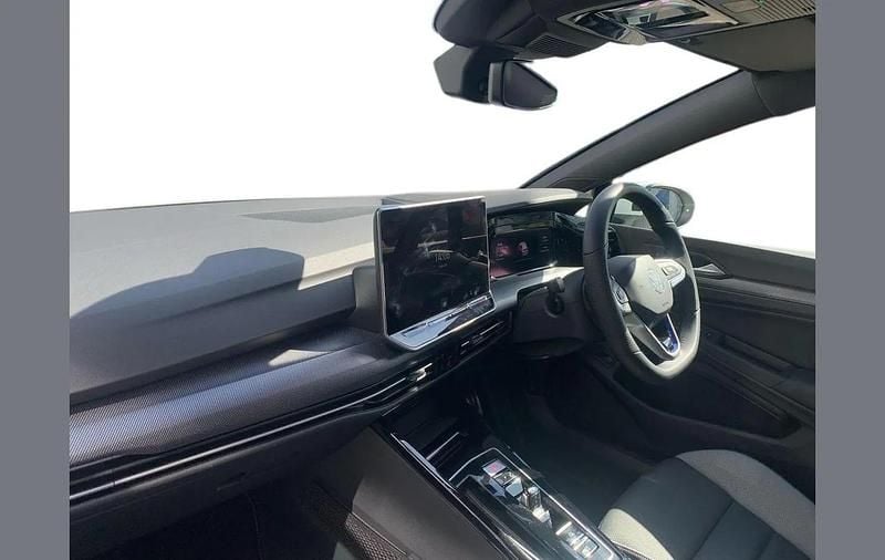 New VW Golf VIII GTE 272 HP (200 kW) 2026 White Hatchback