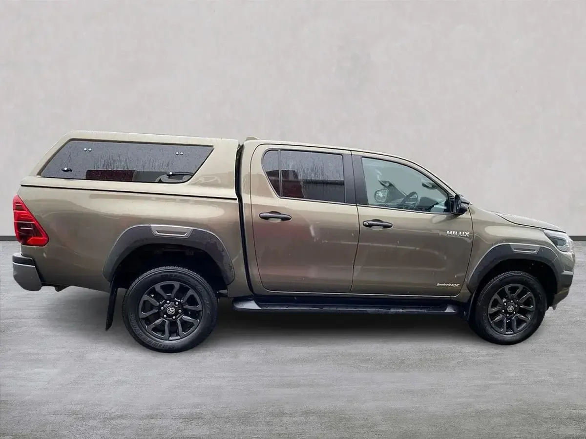 Used Toyota HiLux 204 HP (150 kW) 2023 Brown Pickup