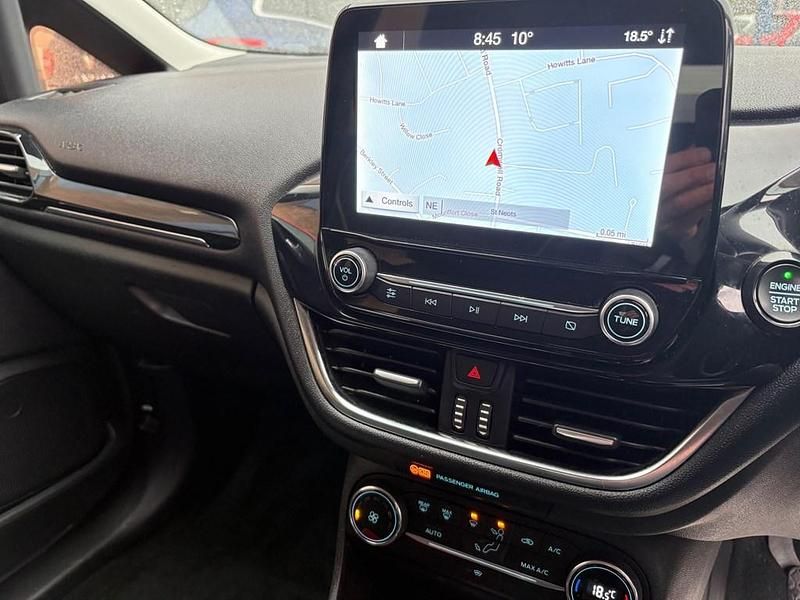 Używany Ford Fiesta Titanium 100 KM (73 kW) 2019 Czarny Hatchback