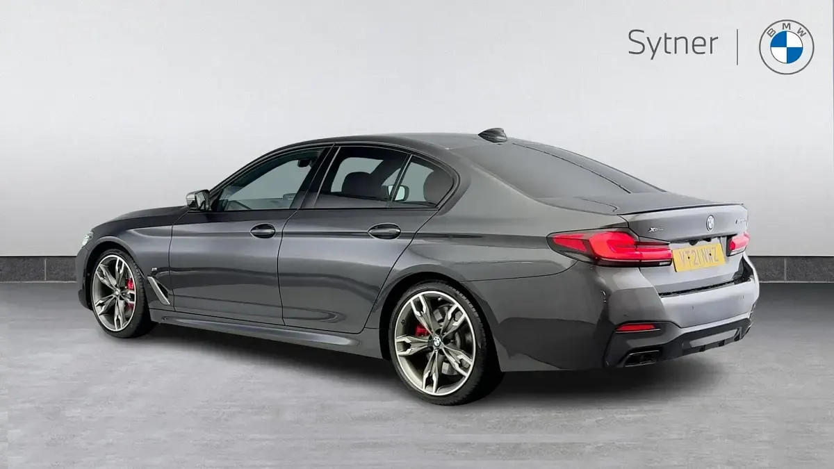 Usado BMW M550 M Sport 530 CV (389 kW) 2021 Gris Berlina