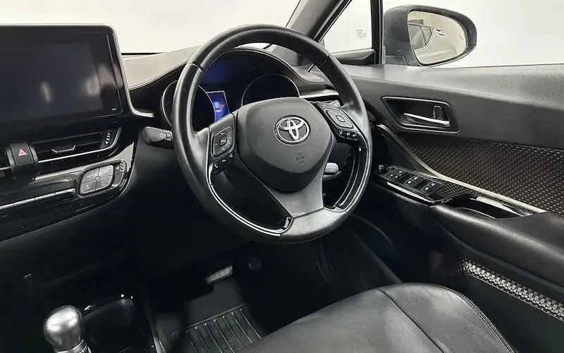 Used Toyota C-HR 122 HP (89 kW) 2018 Silver SUV