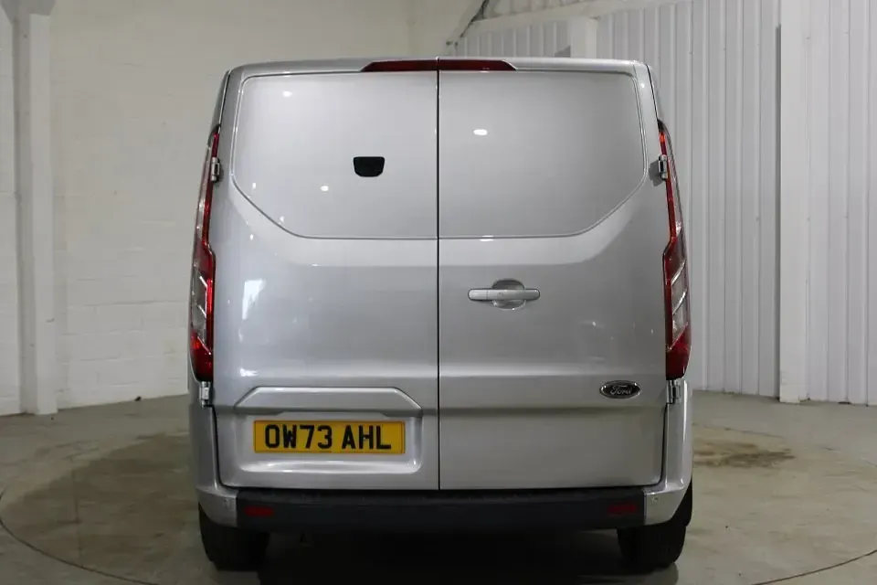Begagnad Ford Transit Custom Limited 170 HK (125 kW) 2023 Silver Van