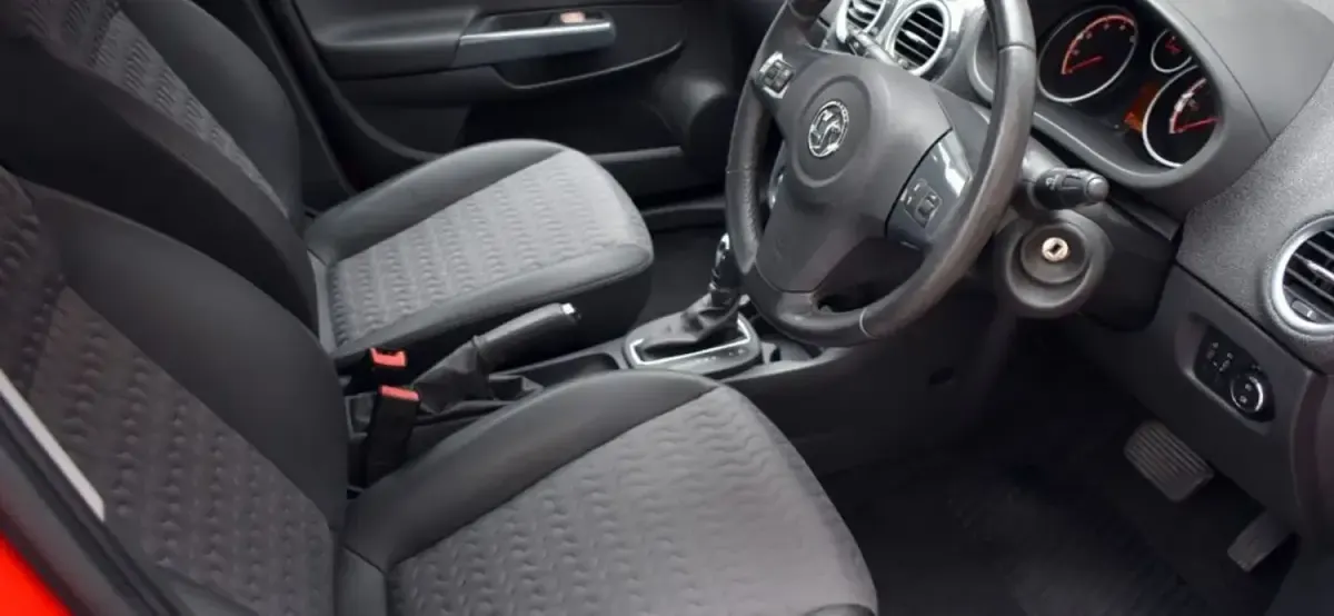 Used Vauxhall Corsa 90 HP (66 kW) 2014 Red Hatchback