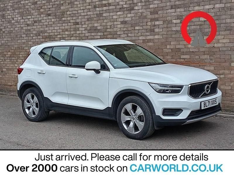 Used Volvo XC40 Momentum 163 HP (119 kW) 2022 White SUV