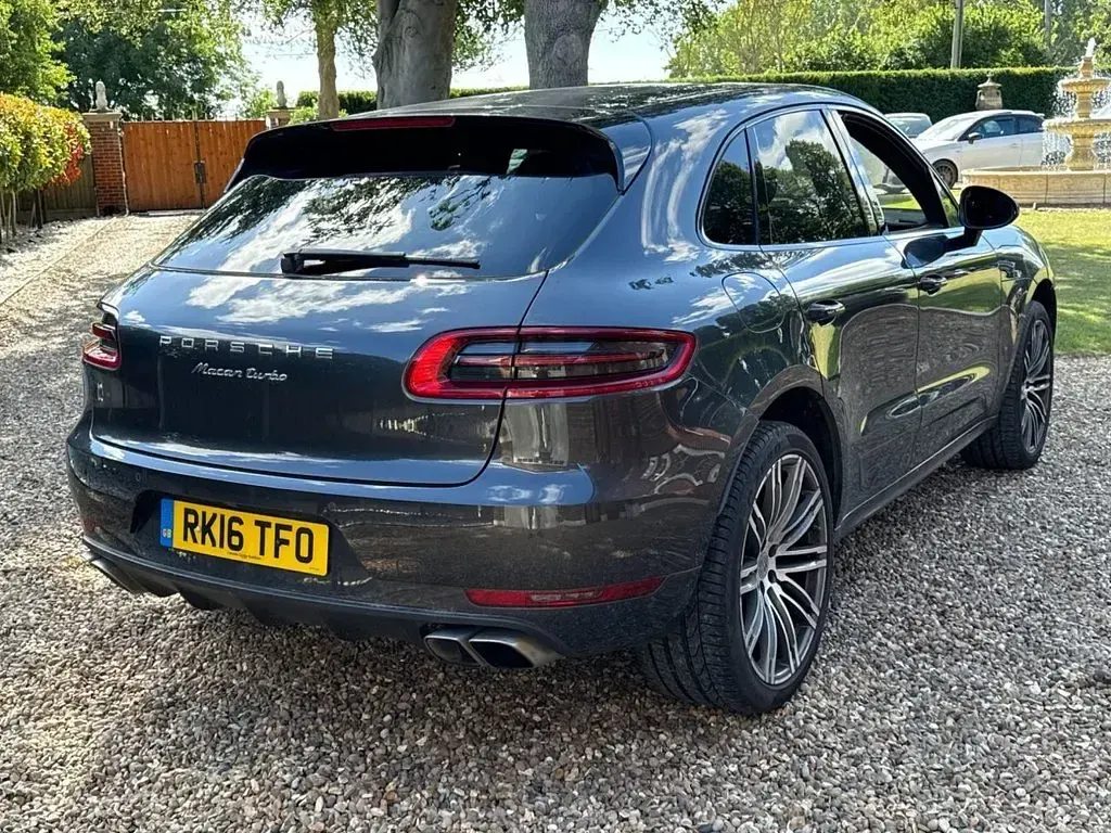 Used Porsche Macan Turbo 400 HP (294 kW) 2016 Grey SUV