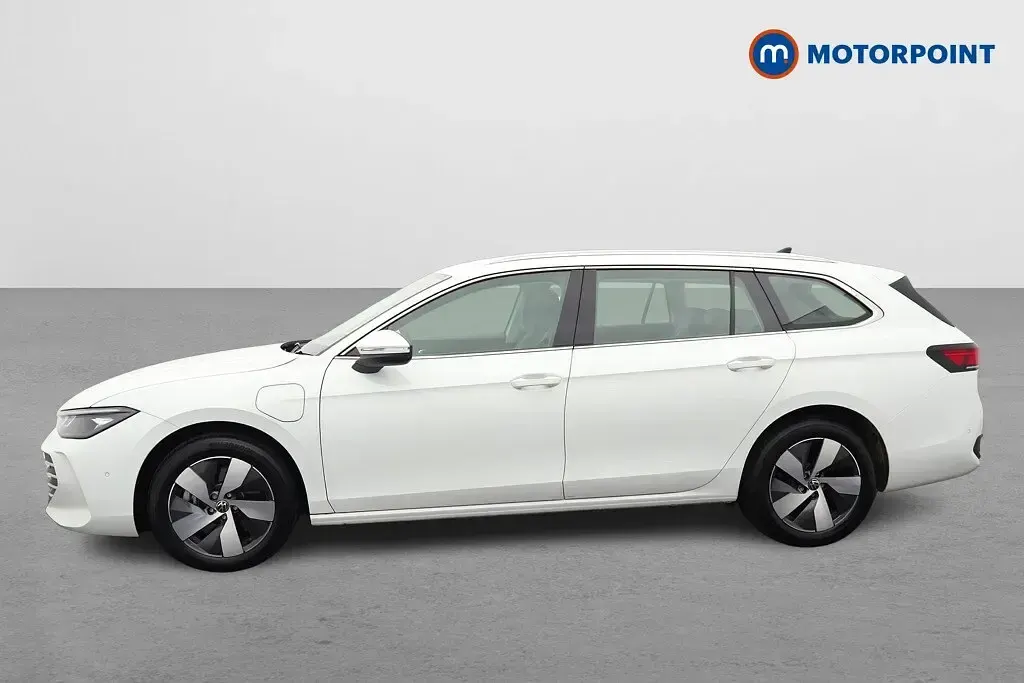 Used VW Passat Life 204 HP (150 kW) 2025 White Estate