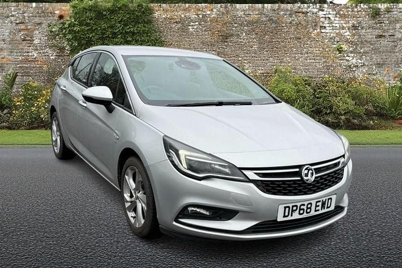 Used Vauxhall Astra SRi 105 HP (77 kW) 2018 Silver Hatchback