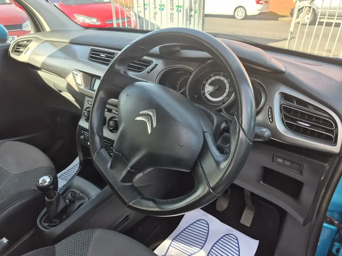 Used Citroën C3 PureTech 82 HP (60 kW) 2015 Blue Hatchback