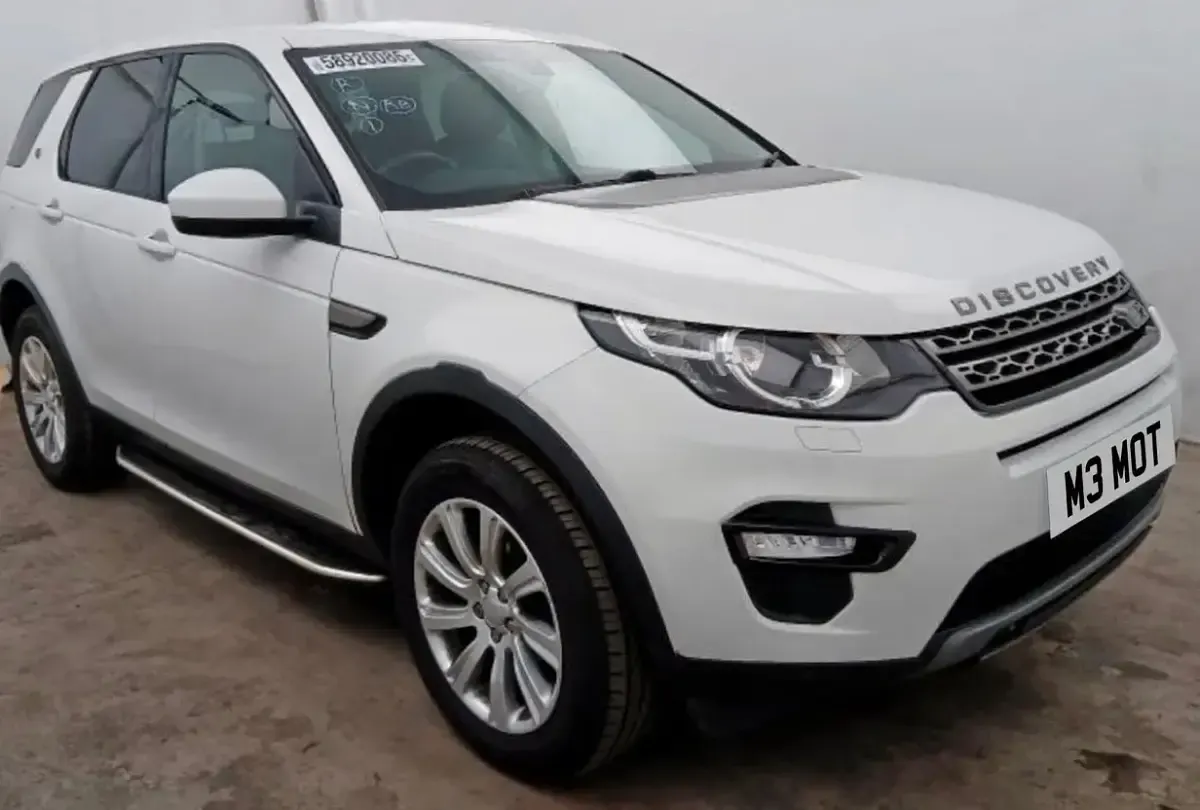 Used Land Rover Discovery 4 SE 2016 White SUV