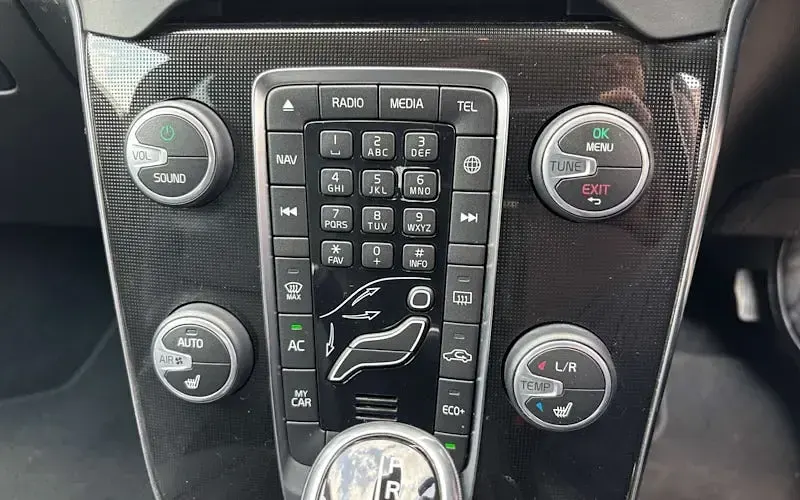 Used Volvo V40 Plus 152 HP (111 kW) 2016 Black Hatchback