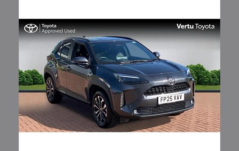 Used Toyota Yaris Cross Design 113 HP (83 kW) 2025 Grey SUV