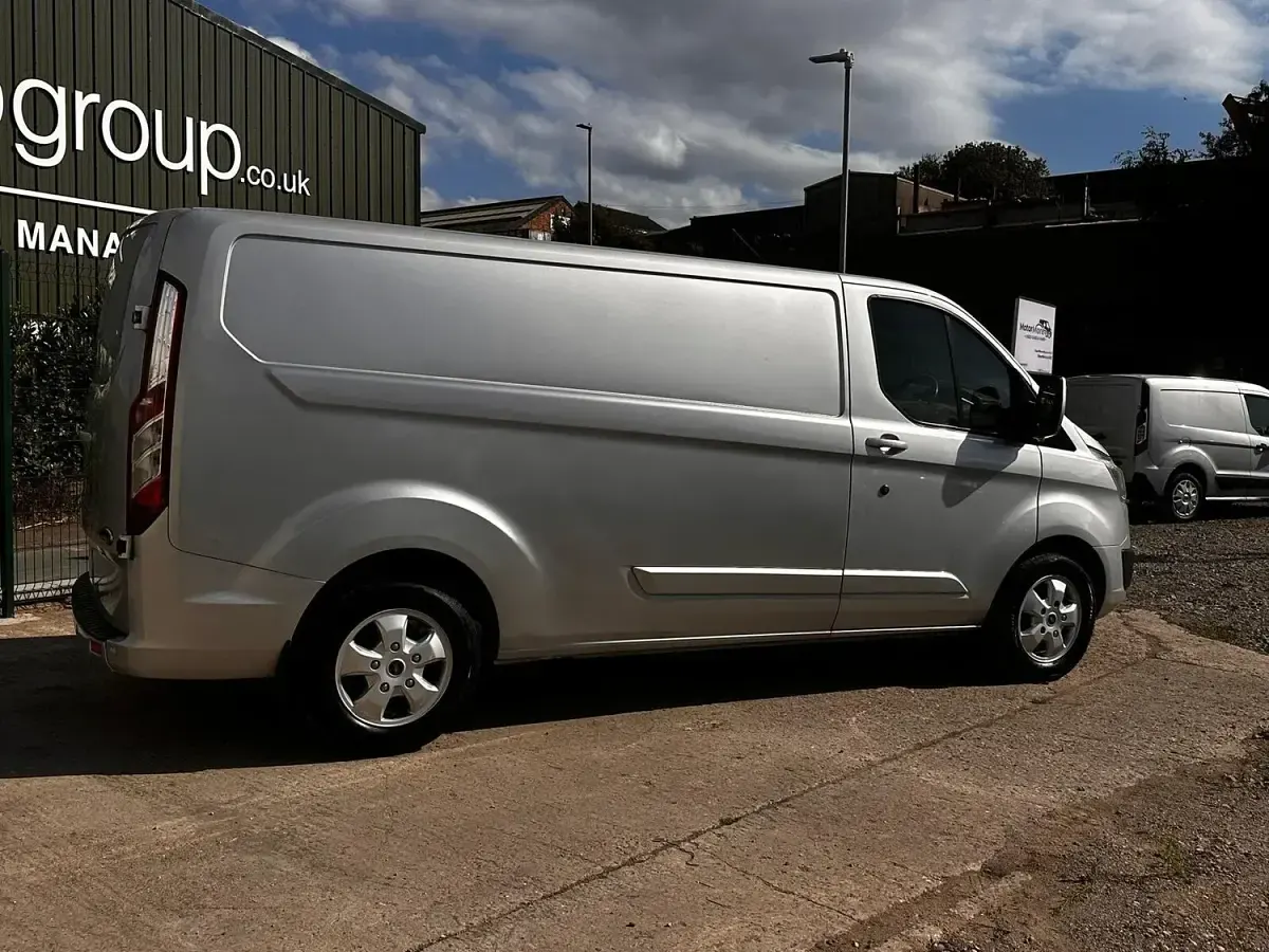 Used Ford Transit Custom Limited 125 HP (91 kW) 2016 Silver Van