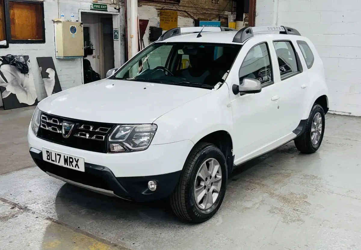 Used Dacia Duster Lauréate 107 HP (78 kW) 2017 White SUV