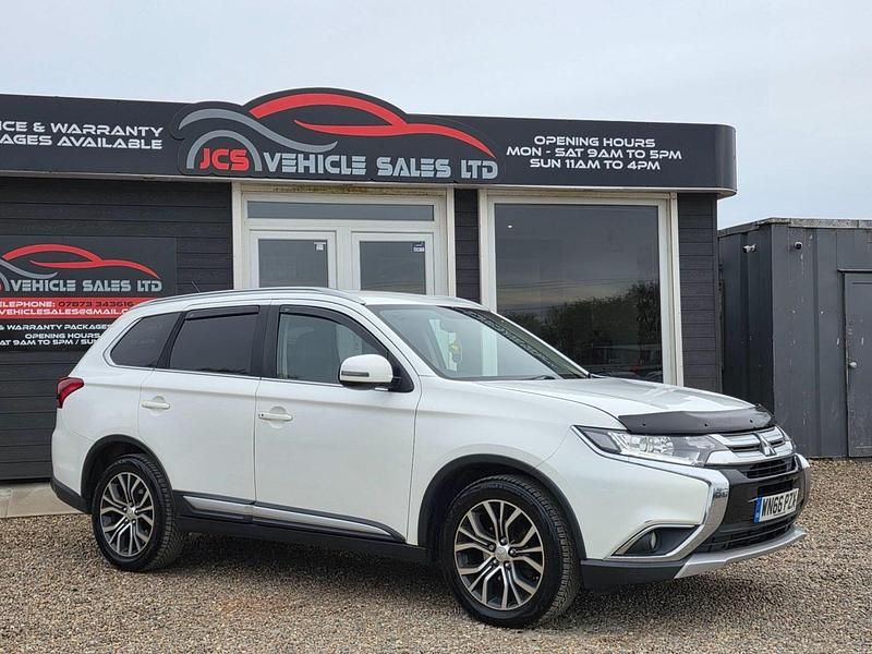 Used Mitsubishi Outlander 150 HP (110 kW) 2016 White SUV